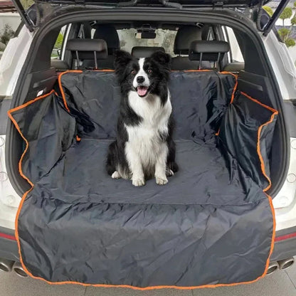 Perro Border Collie en protector de maletero para mascotas, viaje seguro y cómodo