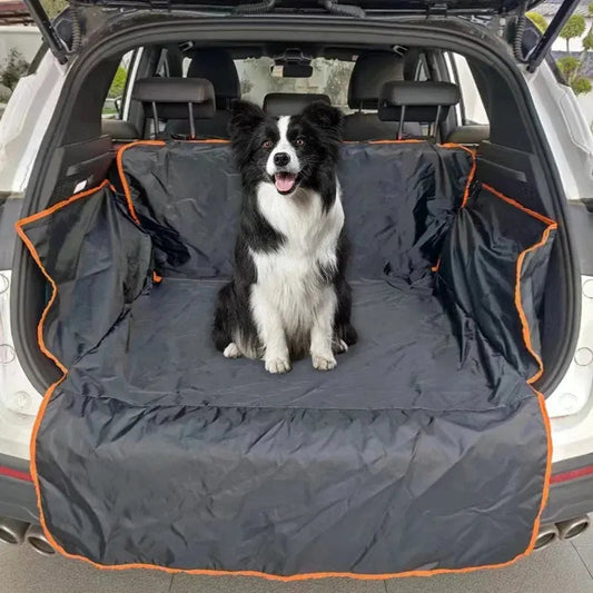 Perro Border Collie en protector de maletero para mascotas, viaje seguro y cómodo