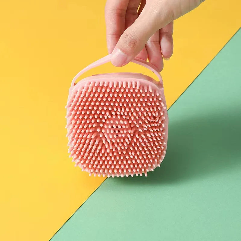 Cepillo de baño para mascotas rosa con asa, ideal para limpieza suave y masaje en perros y gatos
