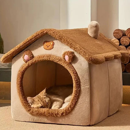 Casa para gato acogedora con diseño de oso, ideal para descanso y bienestar de mascotas