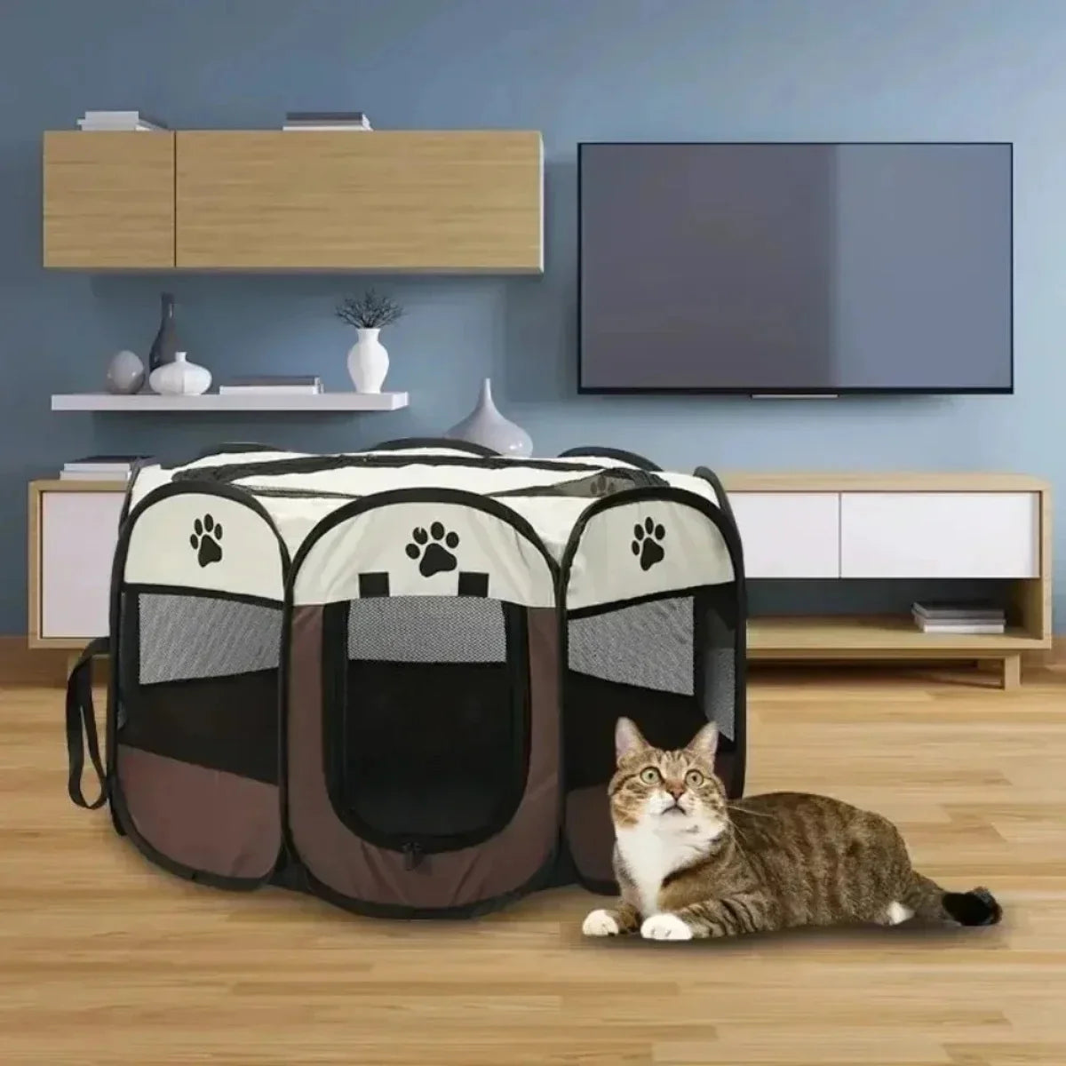 Casa portátil para gatos con diseño de huellas, ideal para mascotas en hogares modernos