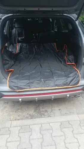 Manta protectora para maletero de coche con bordes naranjas, ideal para mascotas y viajes seguros